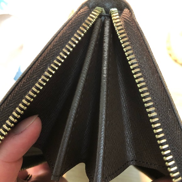 Authentic Louis Vuitton long zippy wallet - Picture 8 of 9